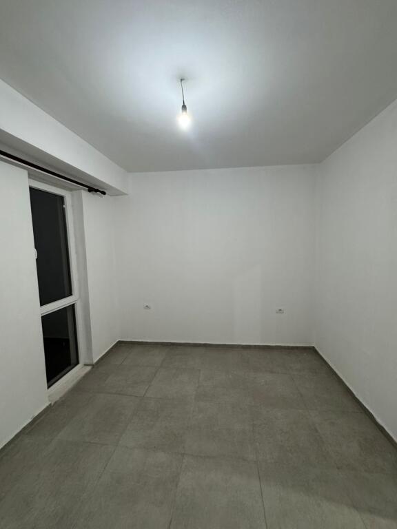 For rent Apartment 1+1, 5 Maj Street, Municipality Buildings, 300 thousand lek