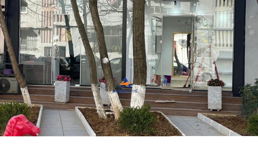 VENDESI COMMERCIALE IN VENDITA 76M2 "MYSLYM SHYRI" 345.000 EURO
