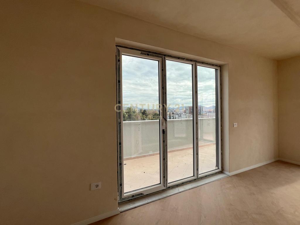 🏡 SHITET APARTAMENT 2+1 ME VERANDË – PRANË SHKOLLËS SË BASHKUAR