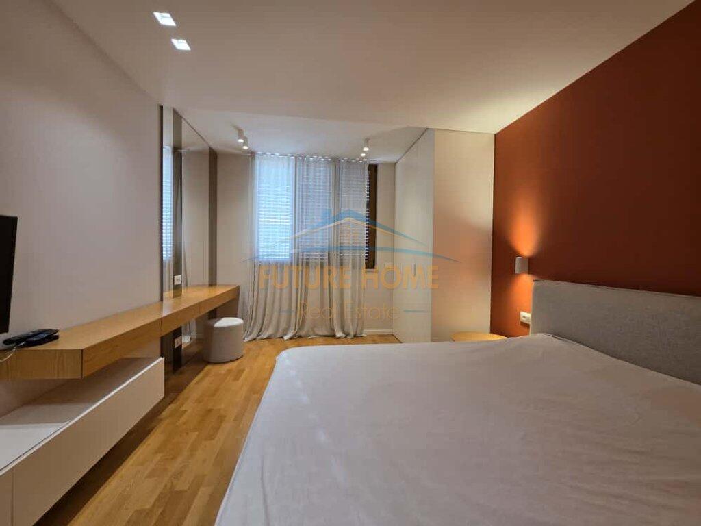 Qera,Apartament 3+1+2 tek Bulevardi Zogu i I!