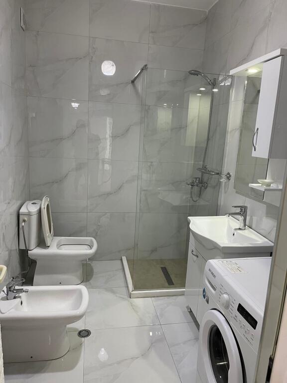 Apartment me qera 1+1 Hotel Radisson, Liqeni i Thate