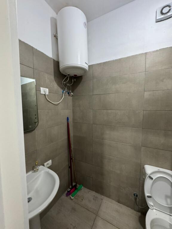 For rent Apartment 1+1, 5 Maj Street, Municipality Buildings, 300 thousand lek