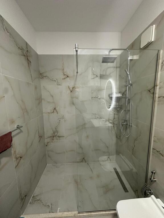 📍 Apartament me qira – Ne Qender te Tiranes Zogu Zi , Perballe Ring Center