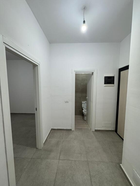 For rent Apartment 1+1, 5 Maj Street, Municipality Buildings, 300 thousand lek