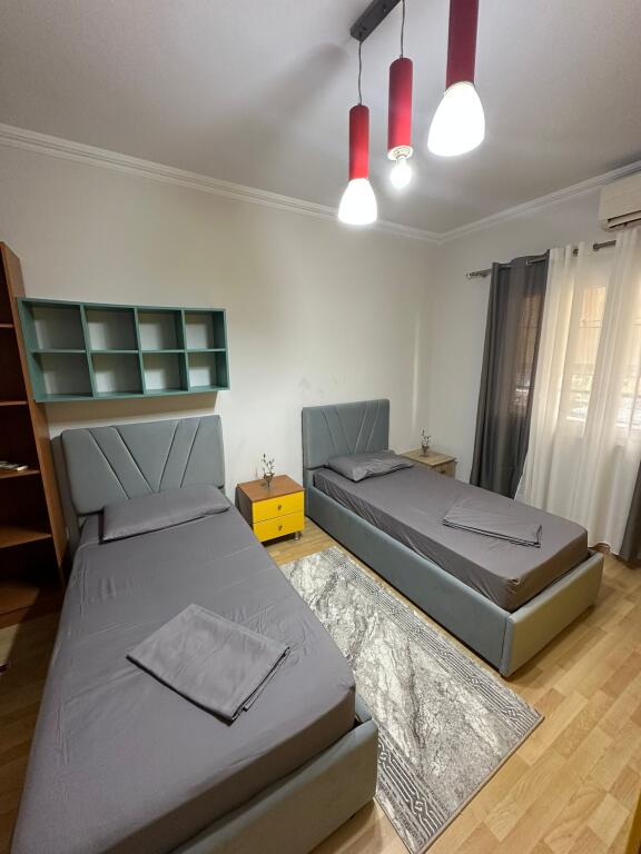 📍 Apartament me qira – Kompleksi Usluga, Prane Ish Stacionit te Trenit.Afer SPAK-ut  