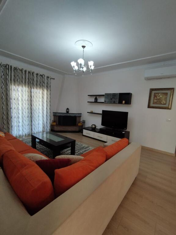 Villa Duplex in Affitto, 1100 euro al mese, ad Ali Demi, vicino a Kontakt