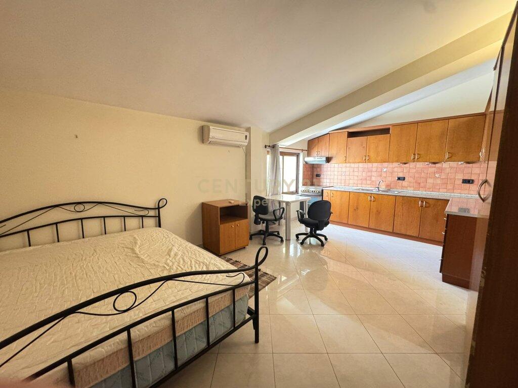Japim me qira Vile 4-kateshe ne Rr. Riza Cerova, Tiranë!