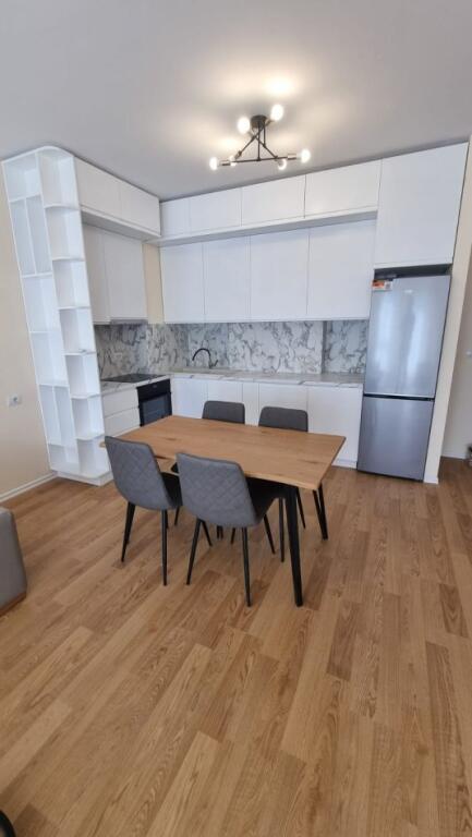 Jepet me Qira Super Apartament 1+1 i ri, i mobiluar tek Zogu i Zi,
