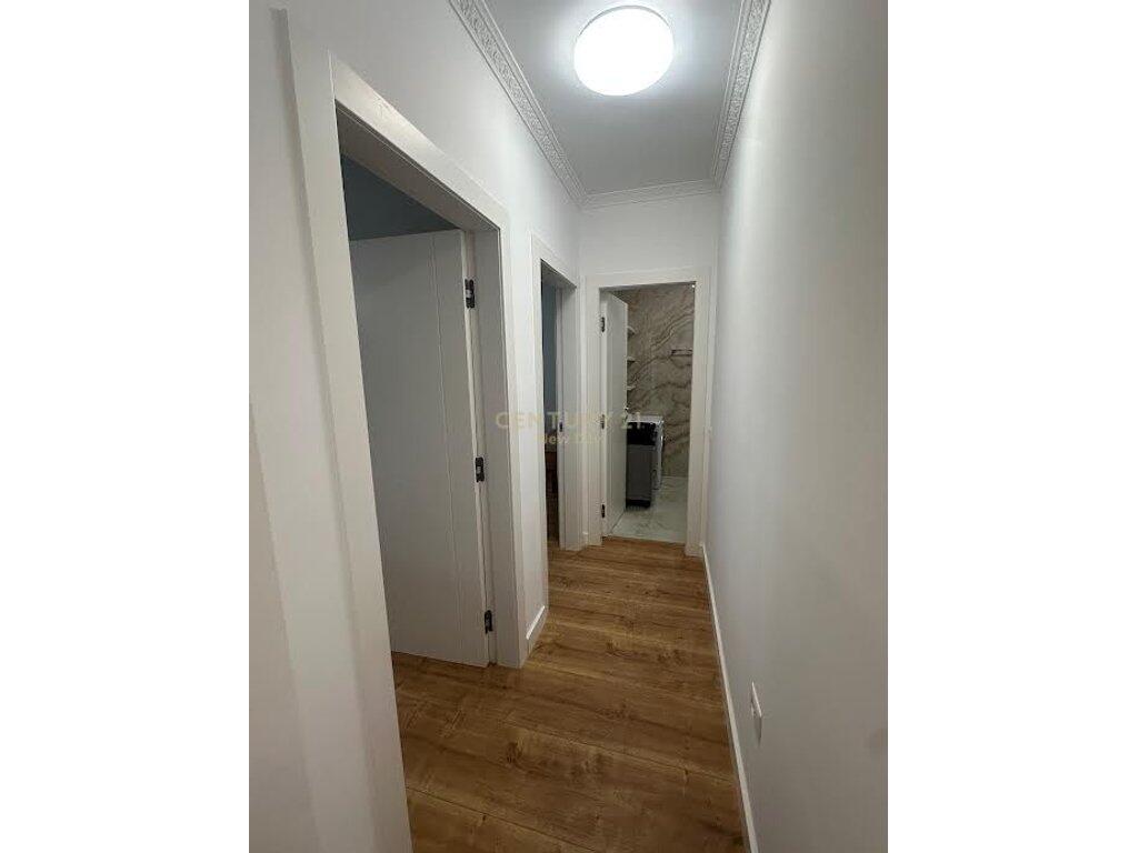 Apartament i ri 2+1+2 me qira pranë Pazarit të Ri