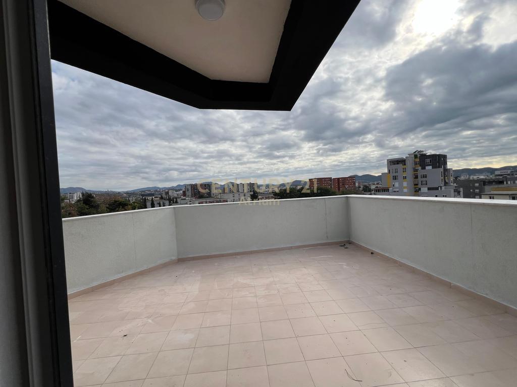 🏡 SHITET APARTAMENT 2+1 ME VERANDË – PRANË SHKOLLËS SË BASHKUAR