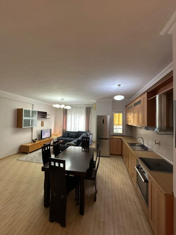 📍 Apartament me qira – Kompleksi Usluga, Prane Ish Stacionit te Trenit.Afer SPAK-ut  