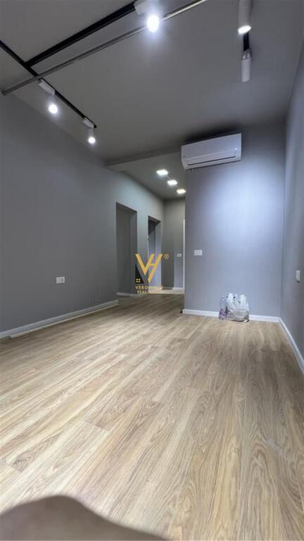 JEPET AMBIENT BIZNESI 75 M2 ME QERA TE MYSLYM SHYRI 1.200 EURO