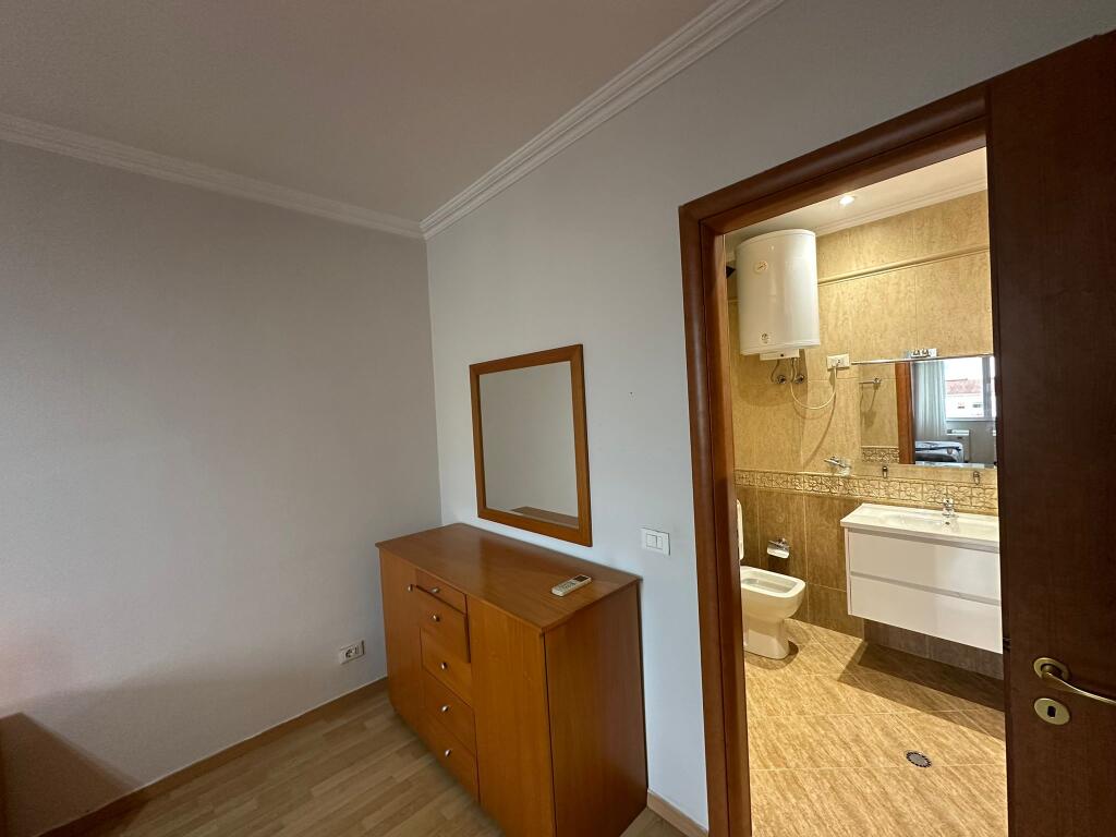 📍 Apartament me qira – Kompleksi Usluga, Prane Ish Stacionit te Trenit.Afer SPAK-ut  