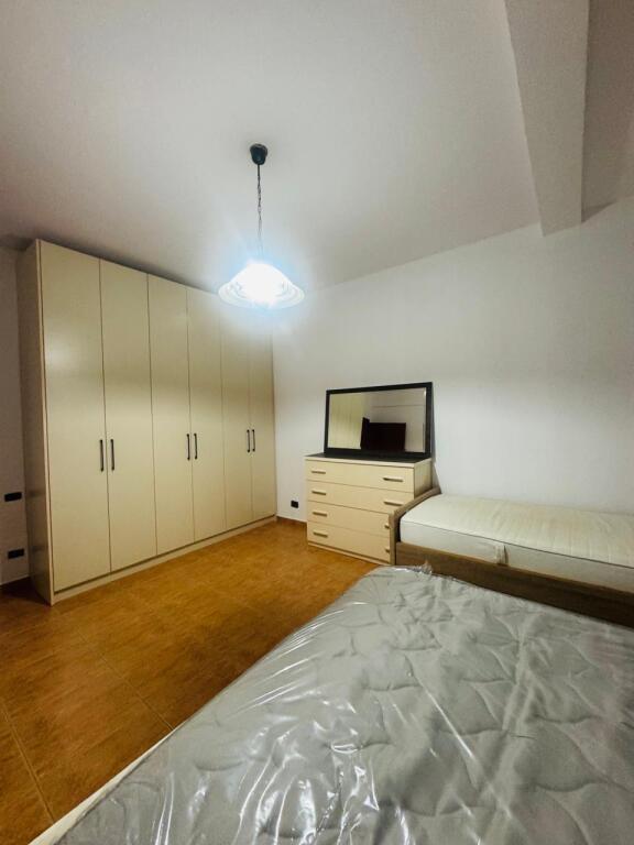 For rent Apartment 1+1+kitchen, Train Station, near the mill, 500 thousand lek