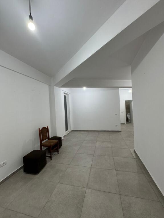 For rent Apartment 1+1, 5 Maj Street, Municipality Buildings, 300 thousand lek