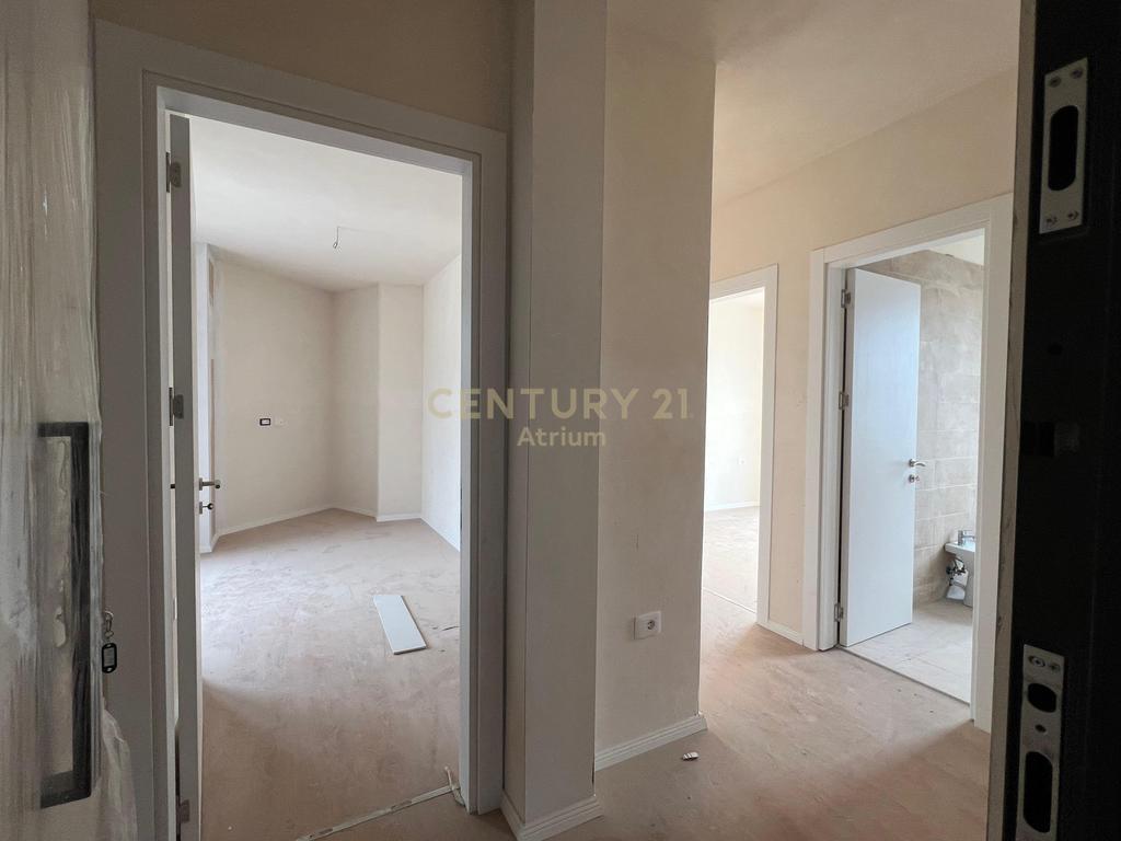🏡 SHITET APARTAMENT 2+1 ME VERANDË – PRANË SHKOLLËS SË BASHKUAR