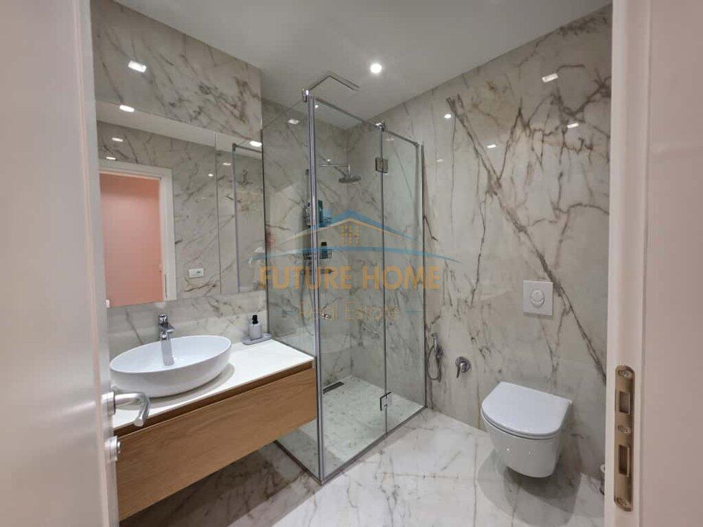 Qera,Apartament 3+1+2 tek Bulevardi Zogu i I!