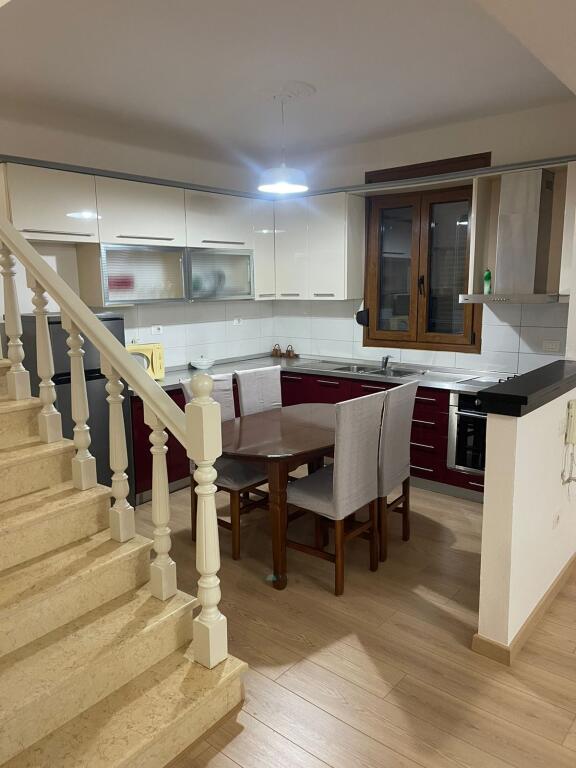 Villa Duplex in Affitto, 1100 euro al mese, ad Ali Demi, vicino a Kontakt