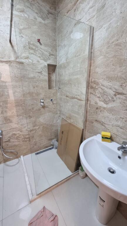 Jepet me Qira Super Apartament 1+1 i ri, i mobiluar tek Zogu i Zi,