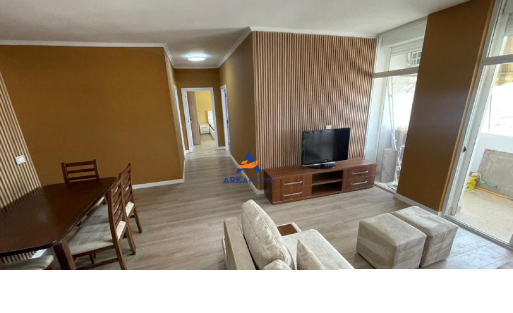 AFFITTASI APPARTAMENTO 2+1+BALCONE "ALLA COMUNE DI PARIGI" 70000 LEK