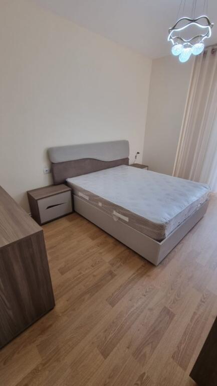 Jepet me Qira Super Apartament 1+1 i ri, i mobiluar tek Zogu i Zi,