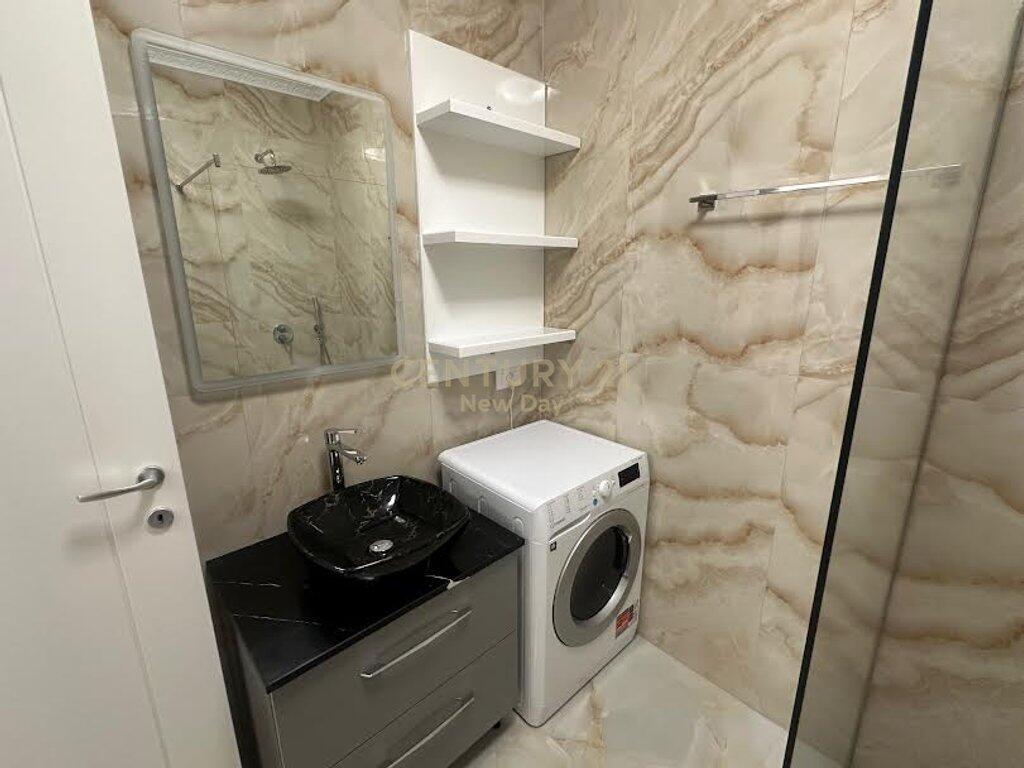 Apartament i ri 2+1+2 me qira pranë Pazarit të Ri