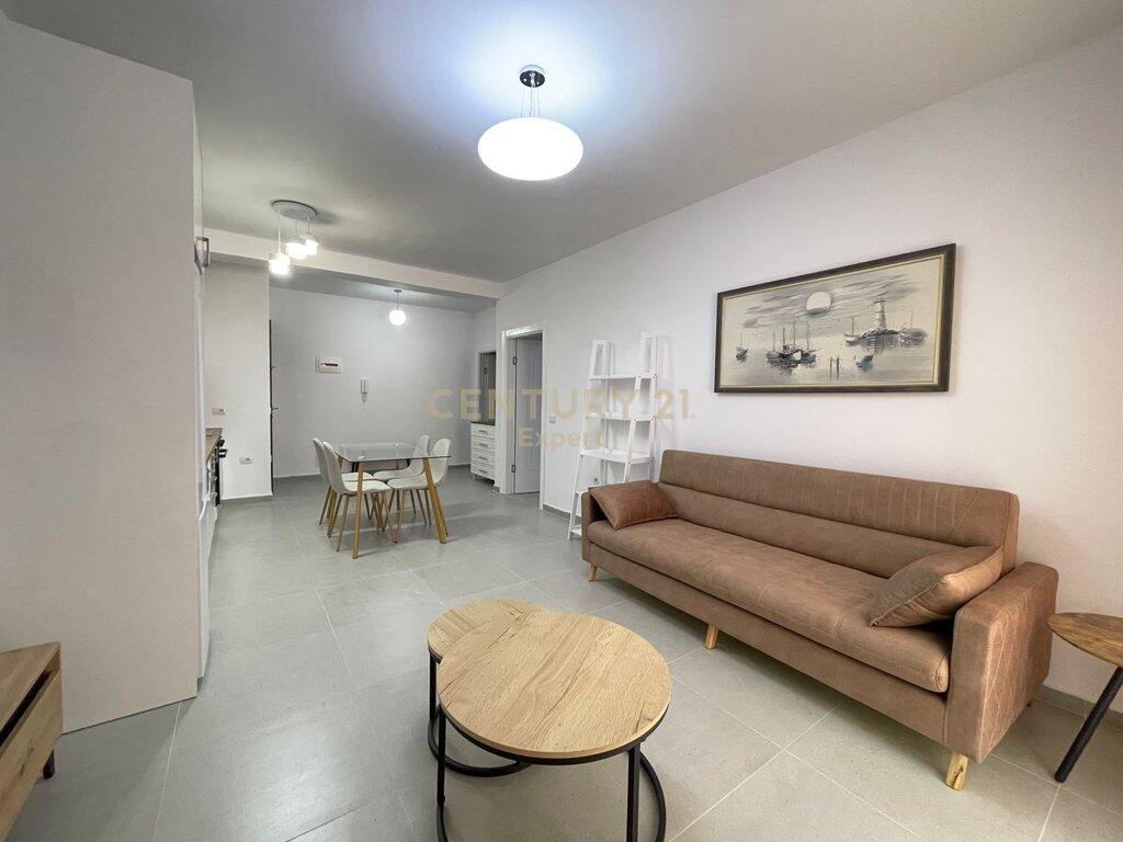🏡 JEPET ME QIRA APARTAMENT 1+1 ME POST PARKIMI – RRUGA E DURRËSIT