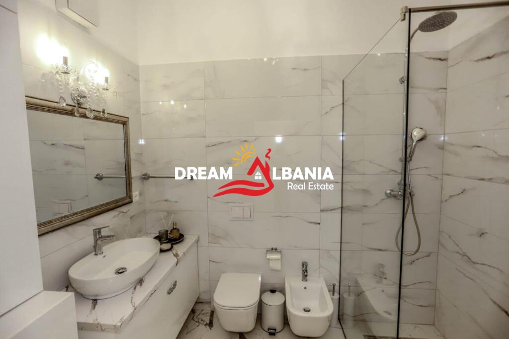 Super Opportunità di Investimento!!! Appartamento in vendita in via Kavaja al Complesso Square 21, Tirana (ID 4111661).