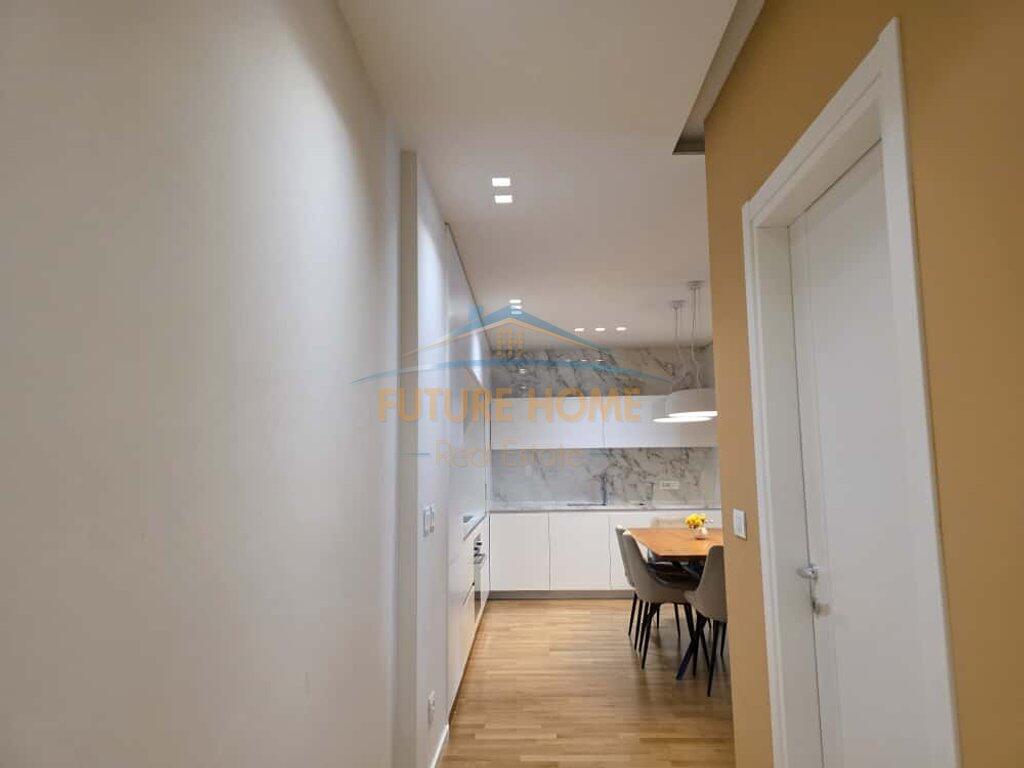 Qera,Apartament 3+1+2 tek Bulevardi Zogu i I!
