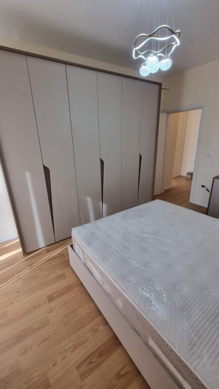 Jepet me Qira Super Apartament 1+1 i ri, i mobiluar tek Zogu i Zi,