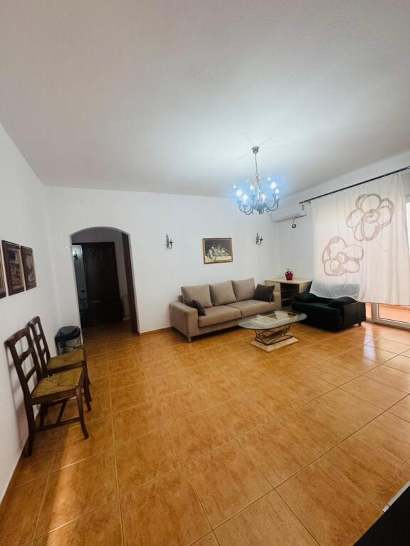 For rent Apartment 1+1+kitchen, Train Station, near the mill, 500 thousand lek