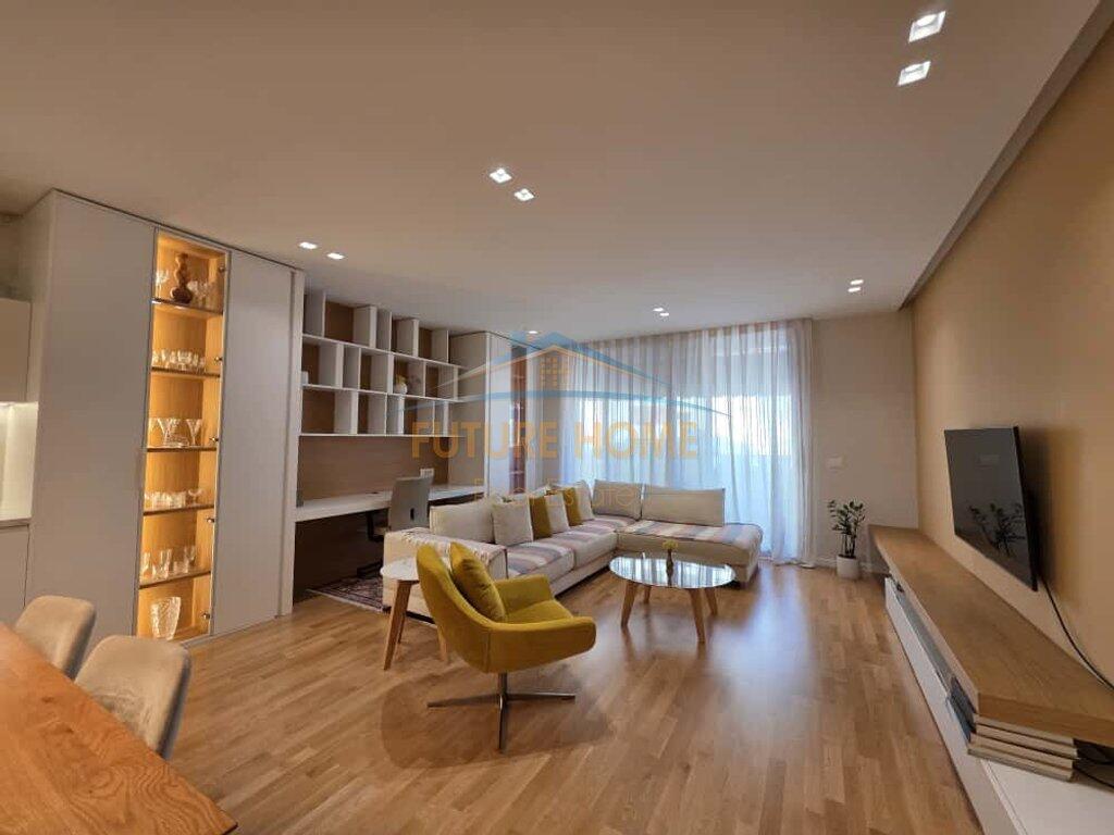 Qera,Apartament 3+1+2 tek Bulevardi Zogu i I!