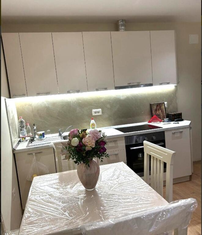 Jepet Super Apartament 2+1 me Qera tek Bulevardi Bajram Curri.