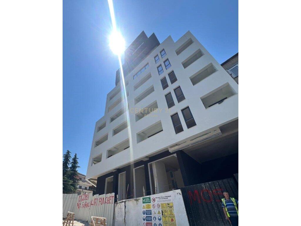 🏡 SHITET APARTAMENT 1+1 ME VERANDË – PRANË SHKOLLËS SË BASHKUAR