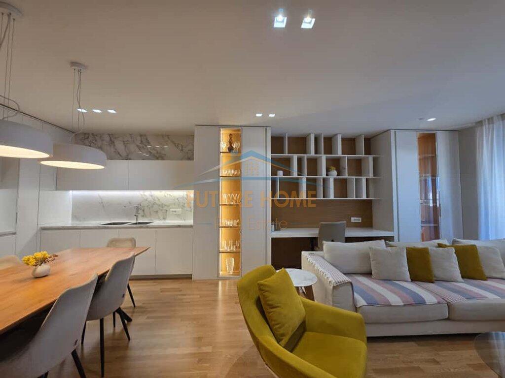 Qera,Apartament 3+1+2 tek Bulevardi Zogu i I!