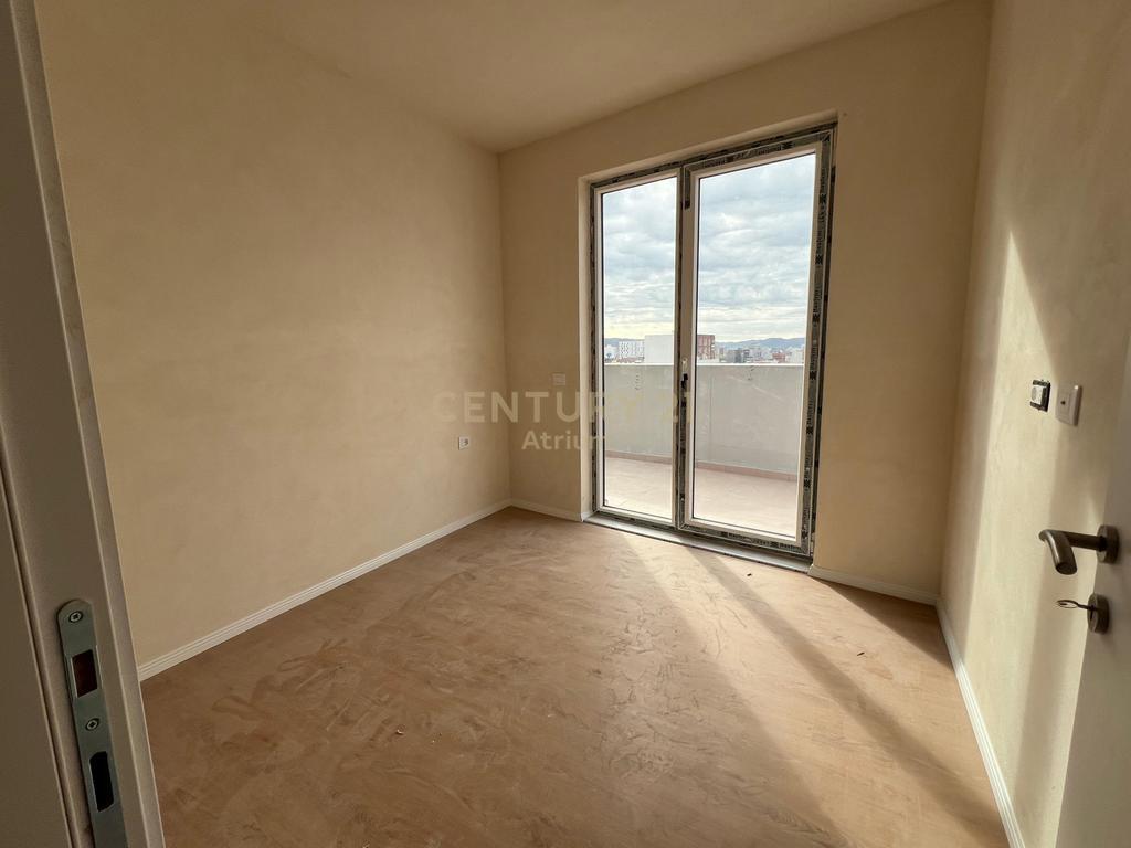 🏡 SHITET APARTAMENT 2+1 ME VERANDË – PRANË SHKOLLËS SË BASHKUAR