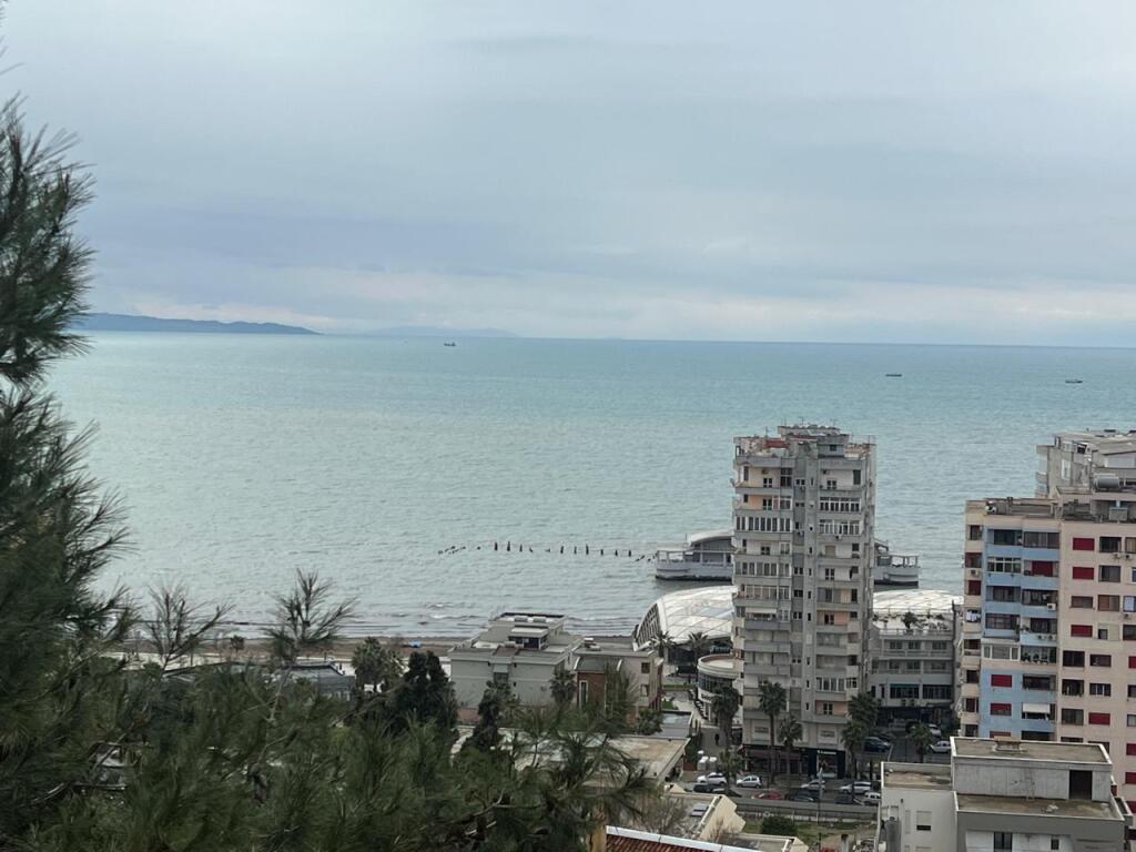 APARTMENT 3+1 +2 FOR RENT BEHIND GJERGJ KASTRIOTI SCHOOL.