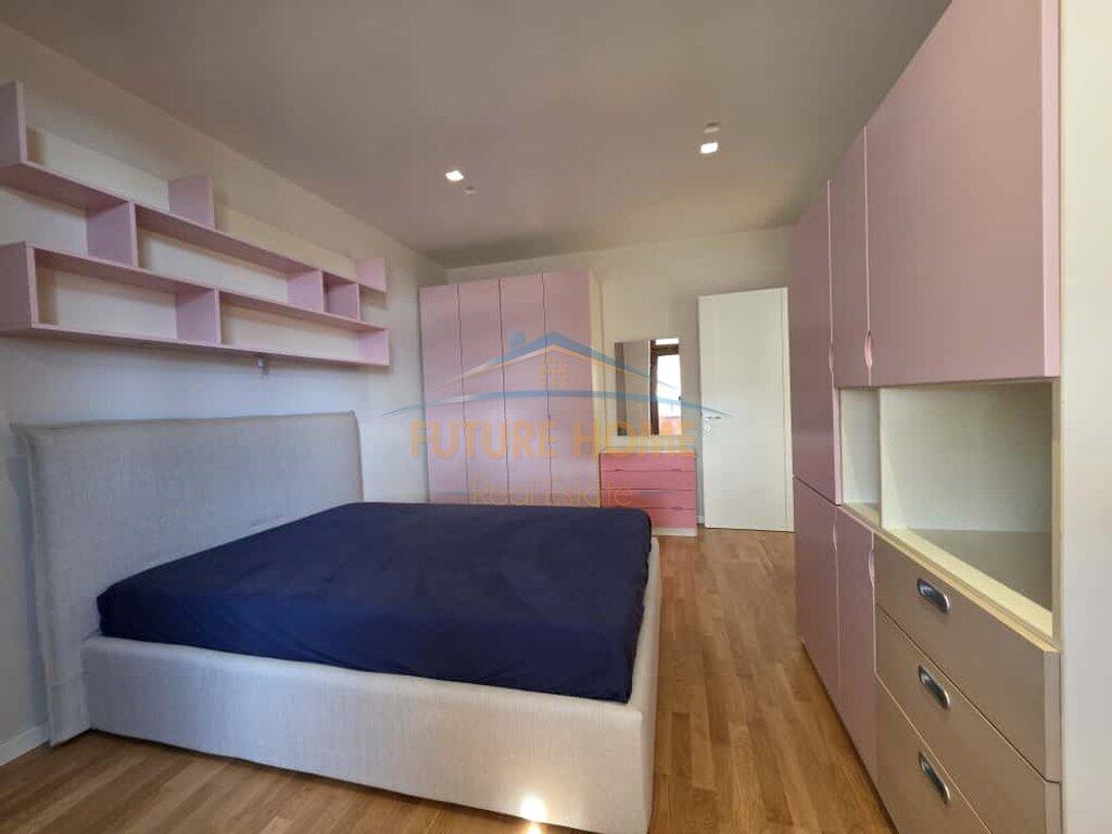 Qera,Apartament 3+1+2 tek Bulevardi Zogu i I!