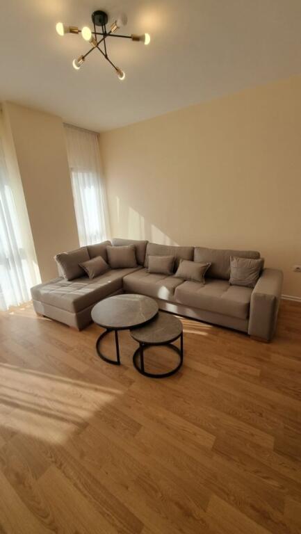 Jepet me Qira Super Apartament 1+1 i ri, i mobiluar tek Zogu i Zi,