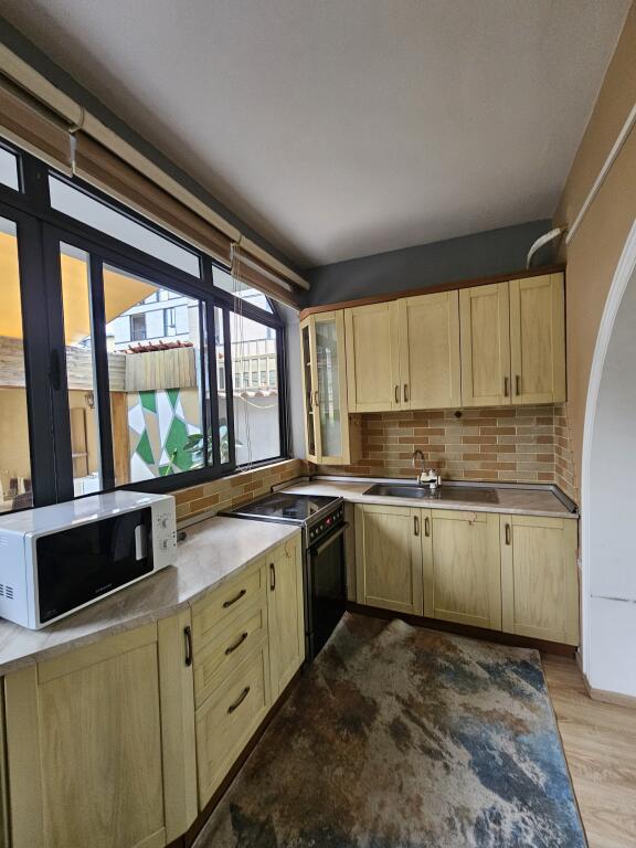In Affitto: Casa 2+1+Cucina indipendente & 3 Posti Auto (Cortile) - *58.000 lek/mese* 📍 Campo di Aviazione - PARQUET | Condizionatore