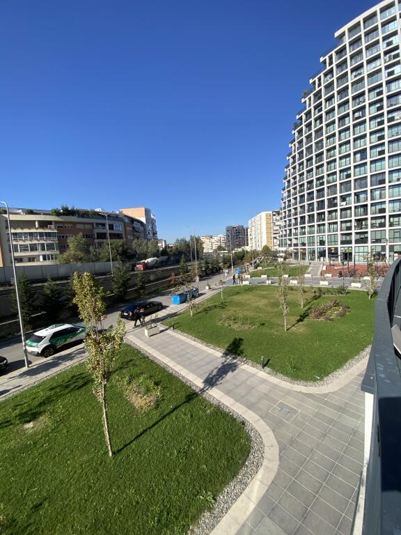 Locale commerciale, per uffici con vista lago liqeni, 900 euro