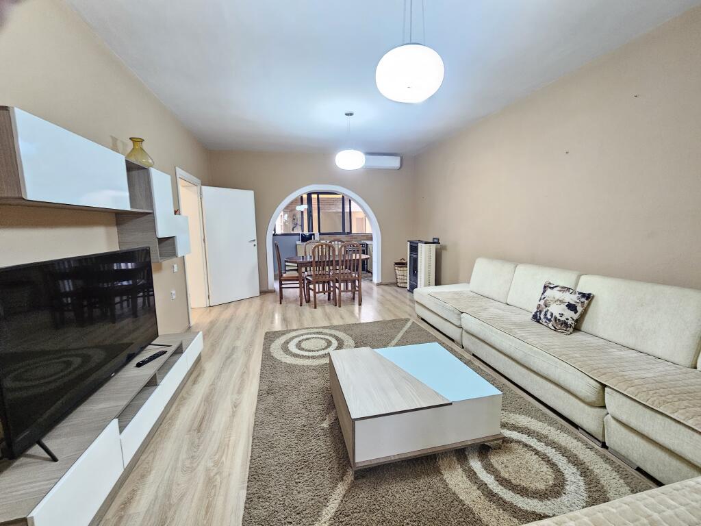 In Affitto: Casa 2+1+Cucina indipendente & 3 Posti Auto (Cortile) - *58.000 lek/mese* 📍 Campo di Aviazione - PARQUET | Condizionatore
