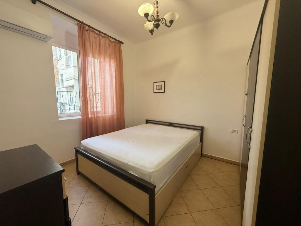Shitet Apartament ,TEK Rruga E durresit