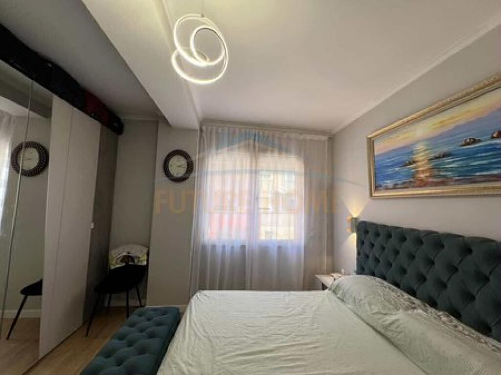 apartment 1+1 for sale near the roundabout in the Unaza e Re area