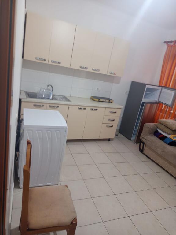 APPARTAMENTO 1+1. 30000 LEKE.CITTÀ DEGLI STUDENTI