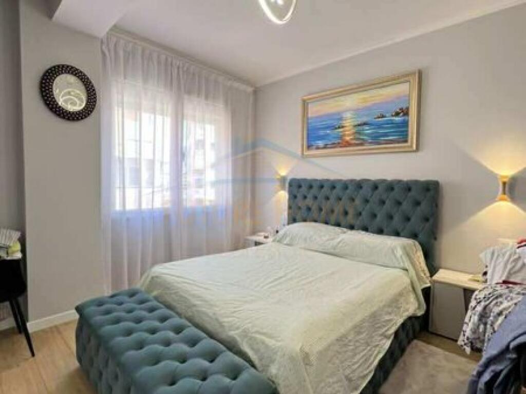 apartment 1+1 for sale near the roundabout in the Unaza e Re area