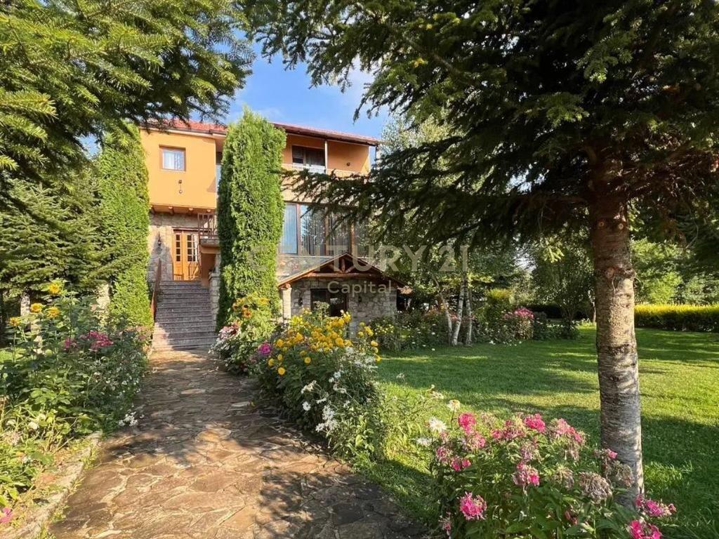 Super hotel in vendita a Voskopojë.