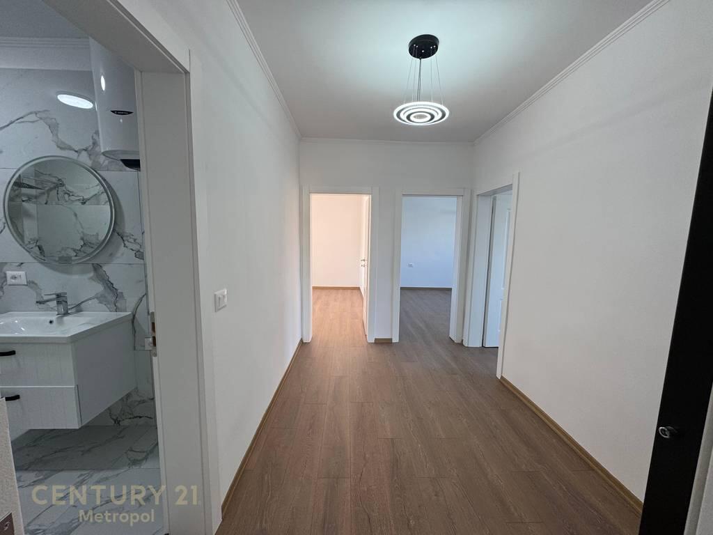 Shitet Apartament 2+1 në zonën e Xhamllikut, pranë Shkollës “Kongresi i Lushnjës”!