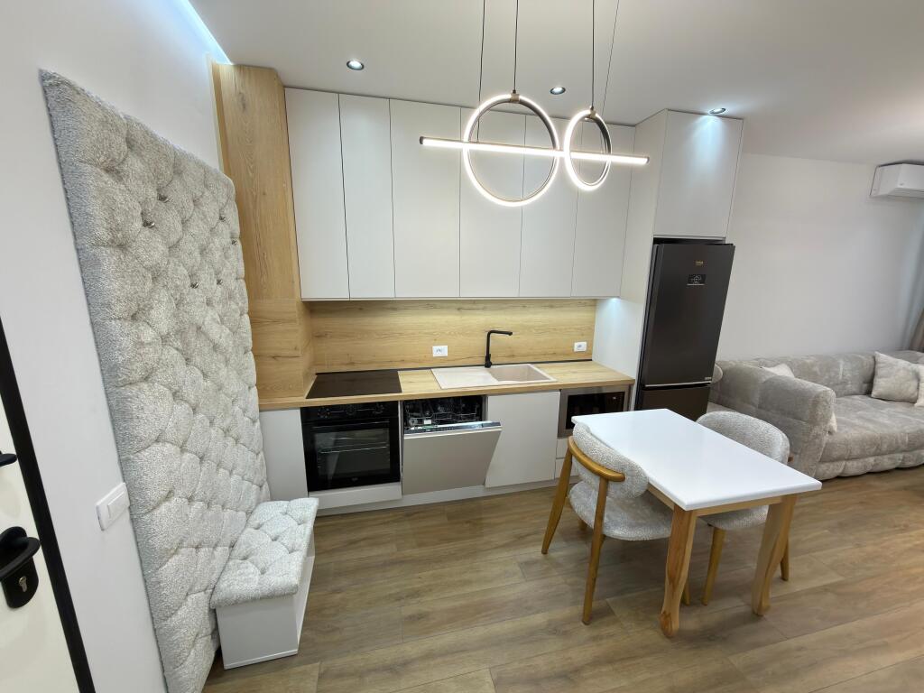 🏡 Qira – Apartament 1+1 📍 5 Maji, Tiranë 📐 Kati 6 ✨ I sapoarreduar  💶 Çmimi: 55000/ muaj