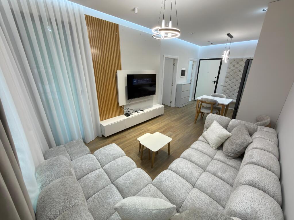 🏡 Qira – Apartament 1+1 📍 5 Maji, Tiranë 📐 Kati 6 ✨ I sapoarreduar  💶 Çmimi: 55000/ muaj